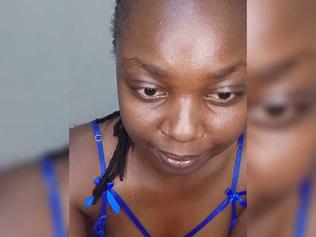 Sweetq live cam on BongaCams