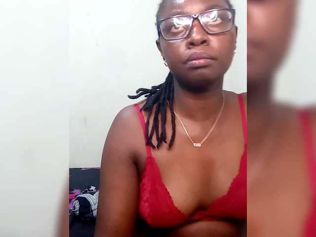 Sweetq, en directo ahora en BongaCams