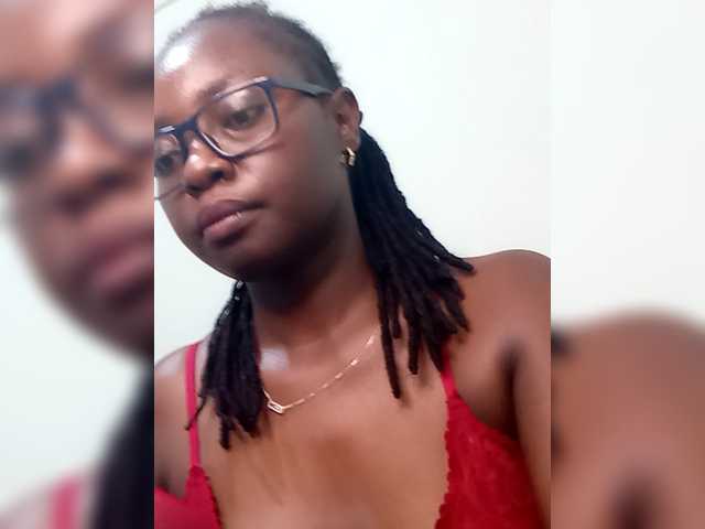 Sweetq, en directo ahora en BongaCams