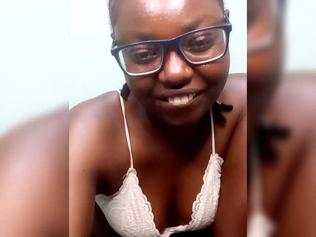 Sweetq live cam on BongaCams