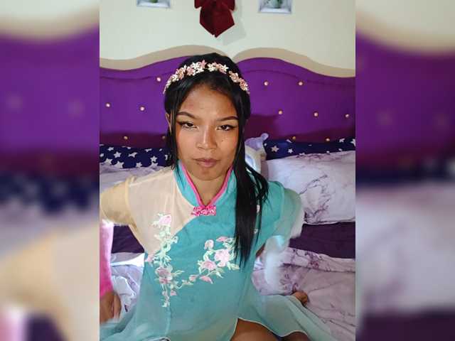 Sexyladyyya live cam on BongaCams