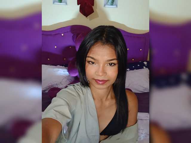 Sexyladyyya live cam on BongaCams