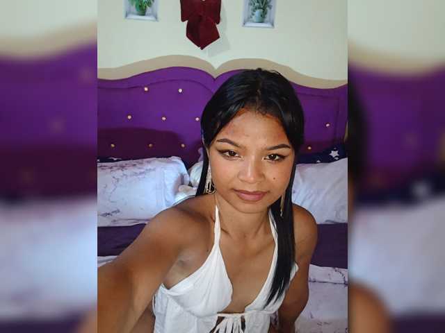 Sexyladyyya live cam on BongaCams
