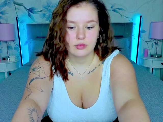 Cutie-beautyy live cam on BongaCams