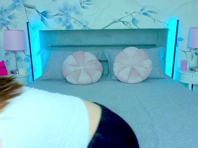 Cutie-beautyy live cam on BongaCams