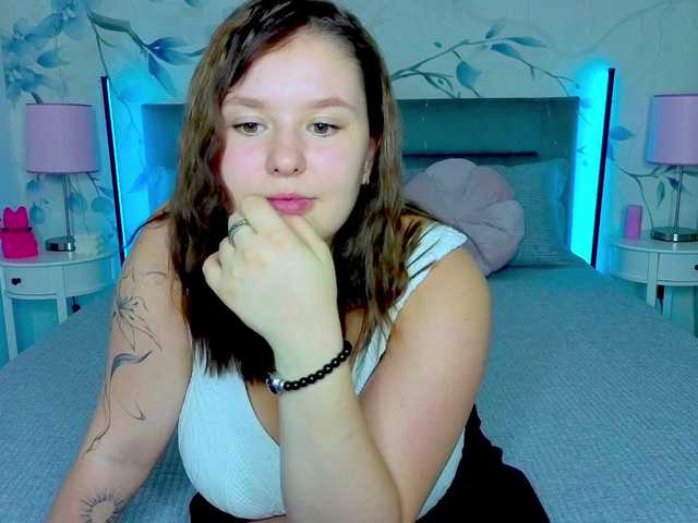 Cutie-beautyy live cam on BongaCams