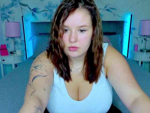 Cutie-beautyy webcam