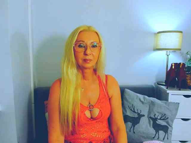 Model: ClareSensual