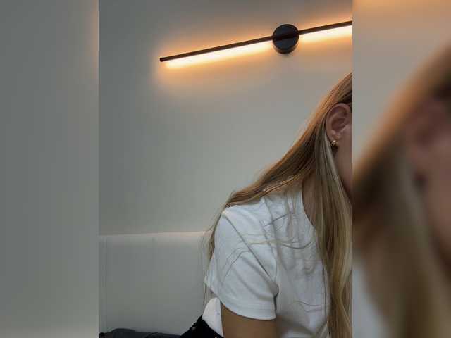 CrystalFairy live cam preview