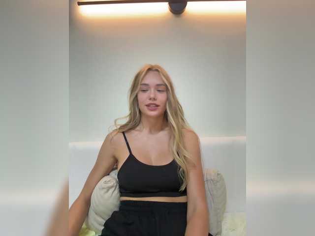 CrystalFairy live cam preview