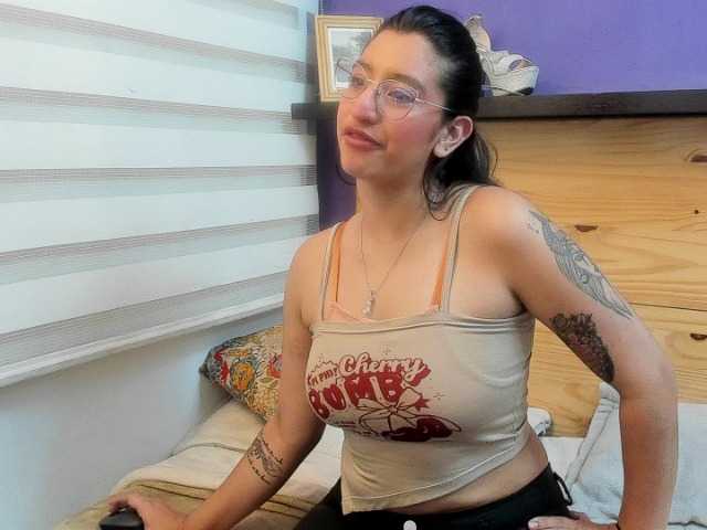 sarahy-evans live cam on BongaCams