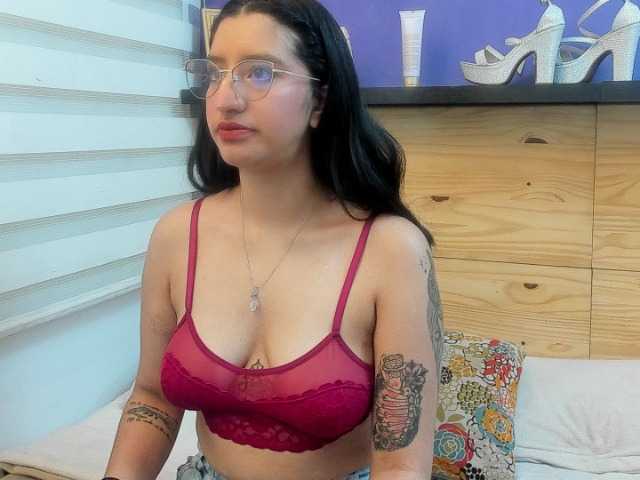 sarahy-evans live cam on BongaCams