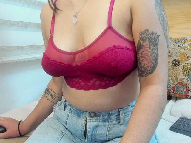 sarahy-evans live cam on BongaCams