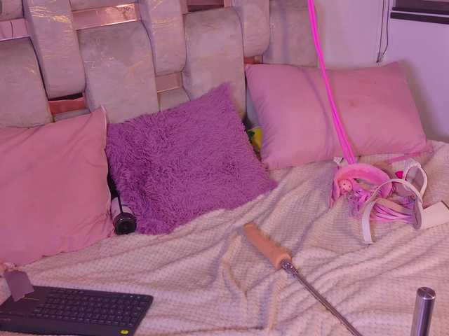 Emilyvalvet live cam on BongaCams