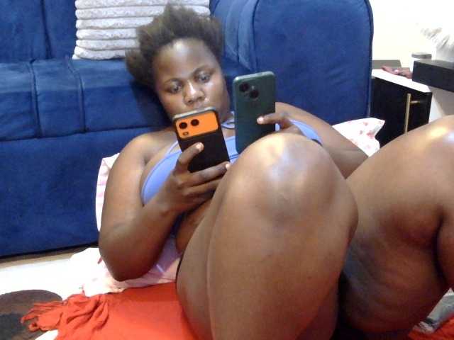 HotpussyF live cam on BongaCams