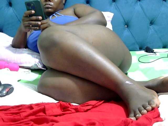 HotpussyF live cam on BongaCams