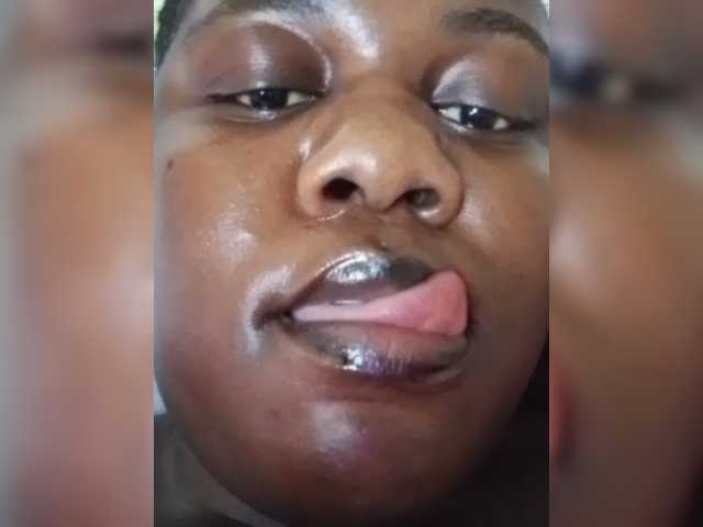 le modèle HotpussyF est en webcam porno dans un show sur le site bongacams, il possède les tags suivants: Ebony,Brunette,Hairy