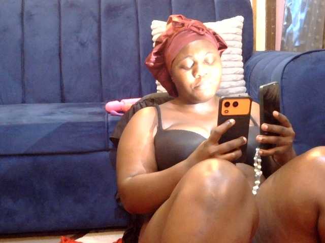 HotpussyF live cam on BongaCams