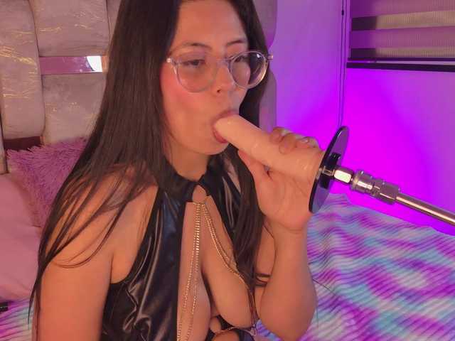 Natalievalvet live cam on BongaCams