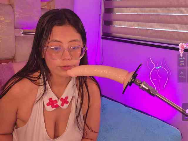 Natalievalvet webcam