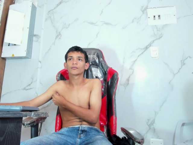 littlecum18 live cam preview