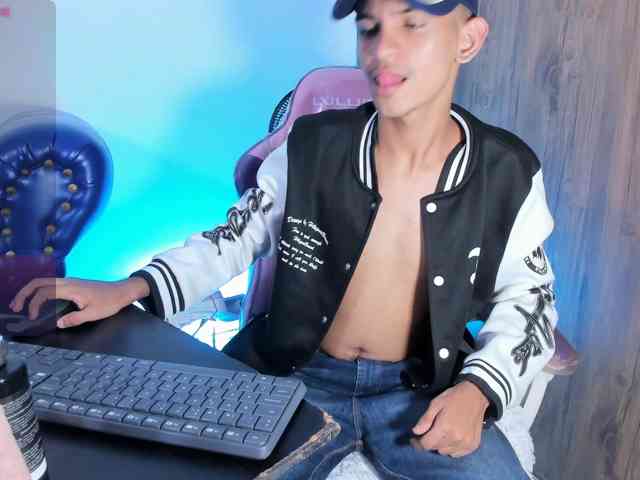 littlecum18 littlecum18