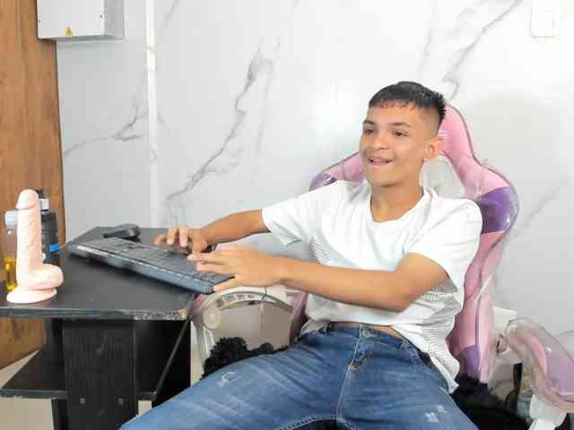 littlecum18 littlecum18