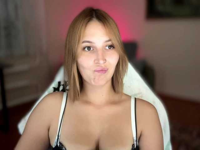 Loozzyy live cam on BongaCams