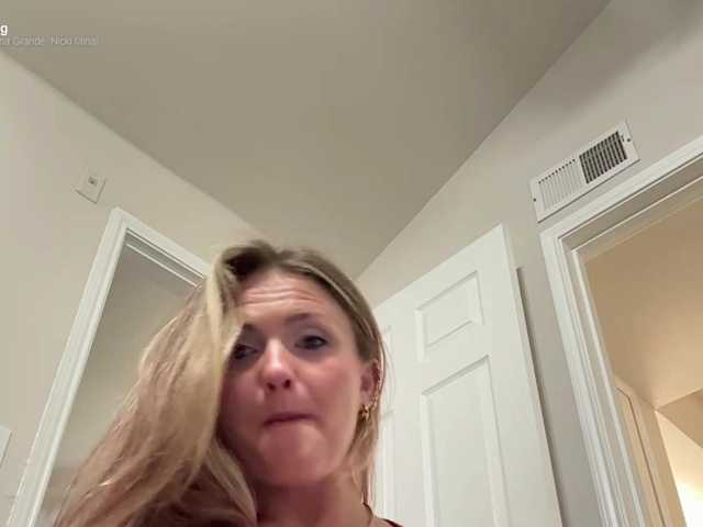 Energylovee live cam on BongaCams