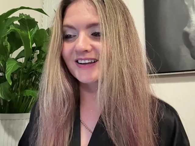 Energylovee live cam on BongaCams