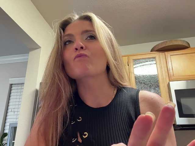Energylovee live cam on BongaCams