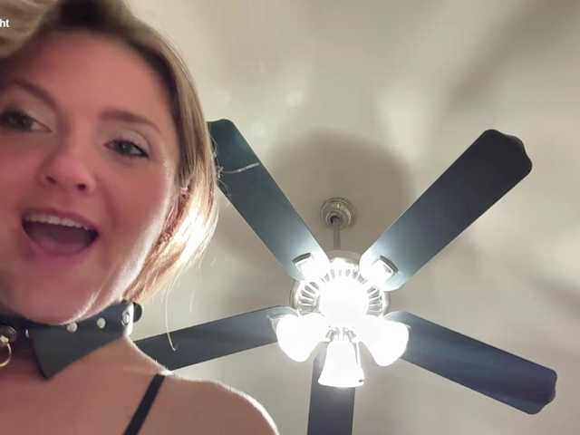Energylovee live cam on BongaCams