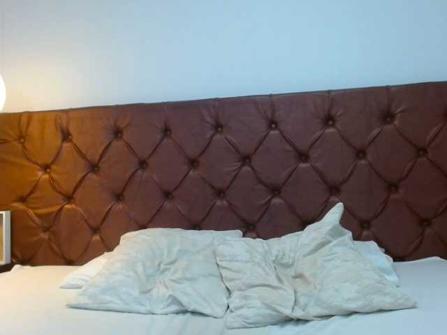 IsoldeVan live cam on BongaCams