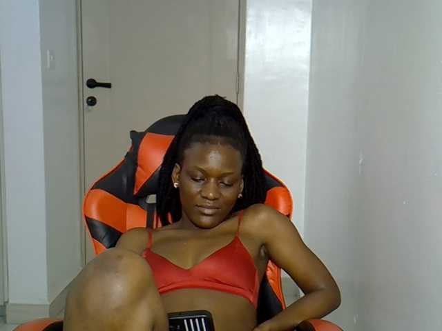 Dinah-6, en vivo ahora en BongaCams