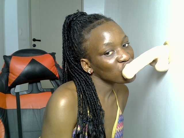 Dinah-6 live cam preview