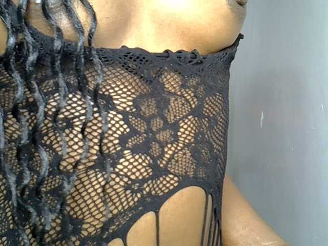 Dinah-6 live cam on BongaCams