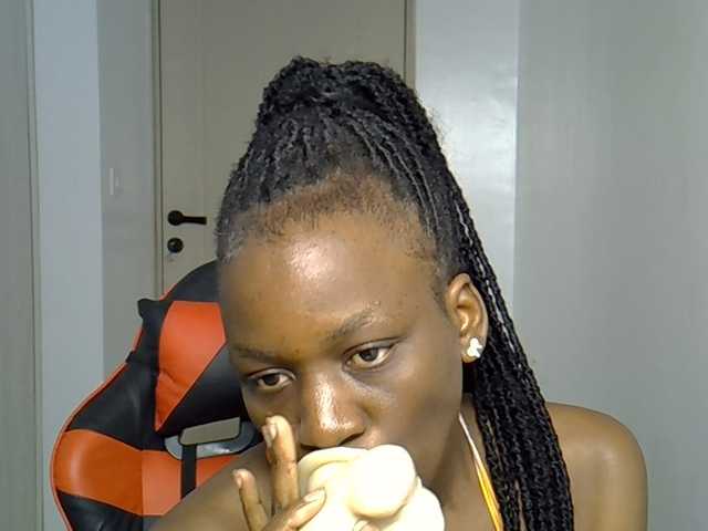 Dinah-6 live cam