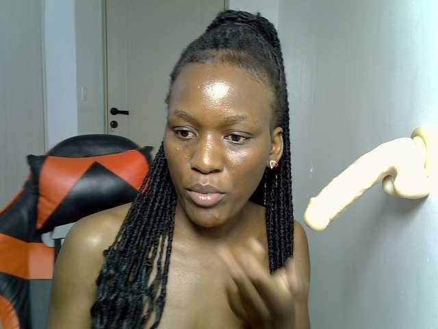 Dinah-6 live cam on BongaCams