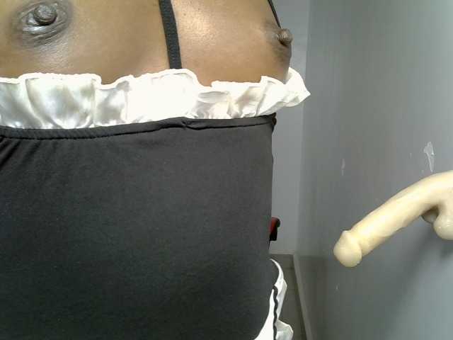 Dinah-6 live cam on BongaCams