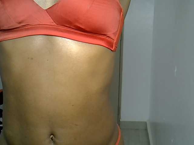 Dinah-6, en vivo ahora en BongaCams