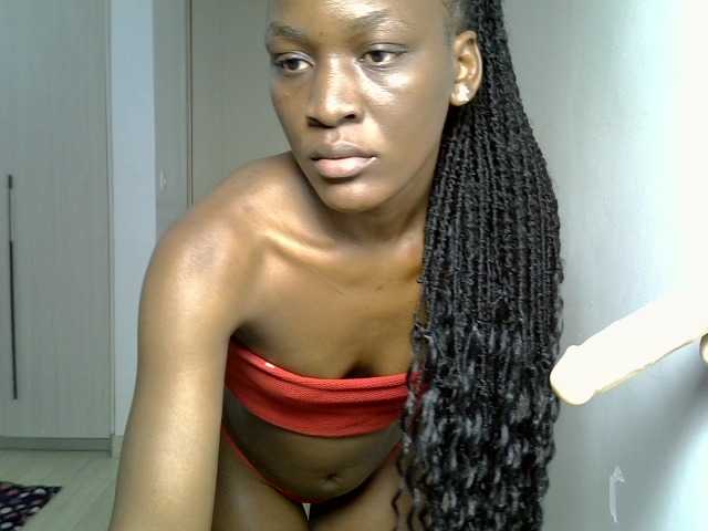 Dinah-6 live cam on BongaCams