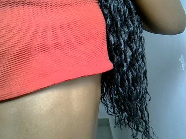 Dinah-6 live cam on BongaCams