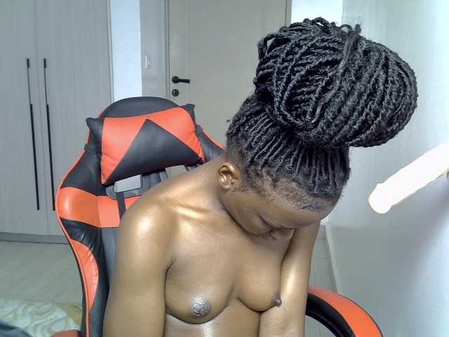 Dinah-6 live cam on BongaCams