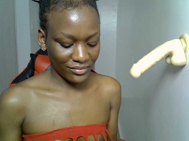 Dinah-6 live cam preview