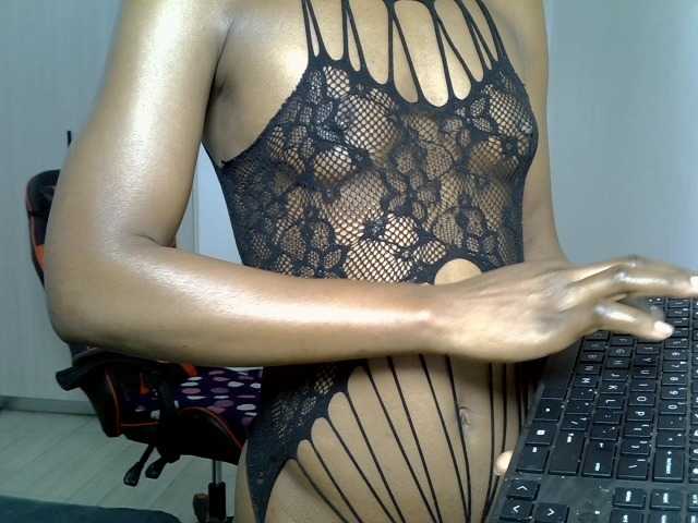Dinah-6 live cam preview