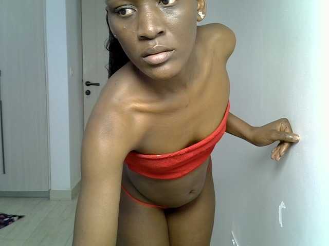 Dinah-6 live cam on BongaCams
