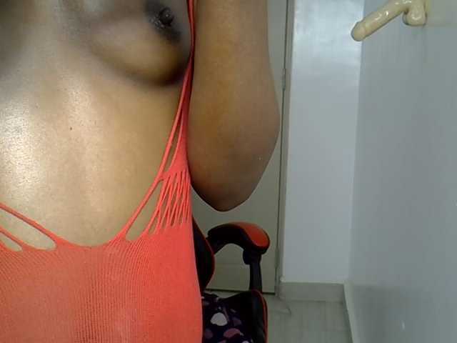 Dinah-6 live cam on BongaCams
