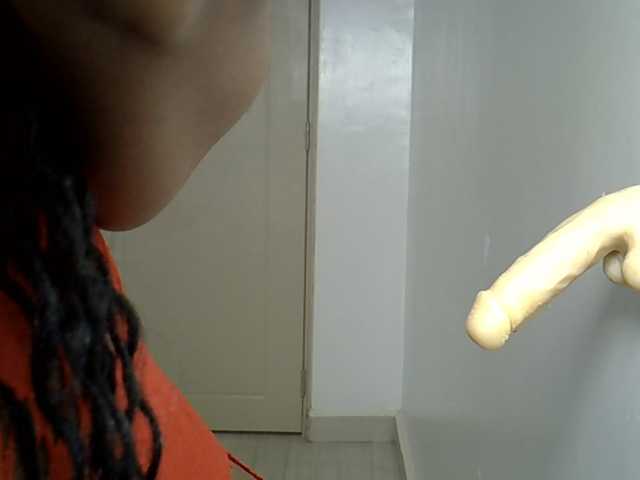 Dinah-6 live cam on BongaCams