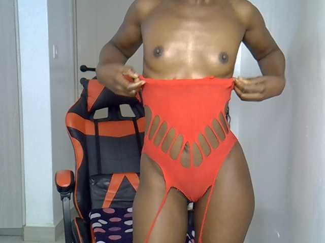Dinah-6 live cam on BongaCams