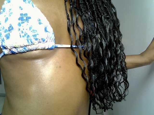 Dinah-6 live cam on BongaCams